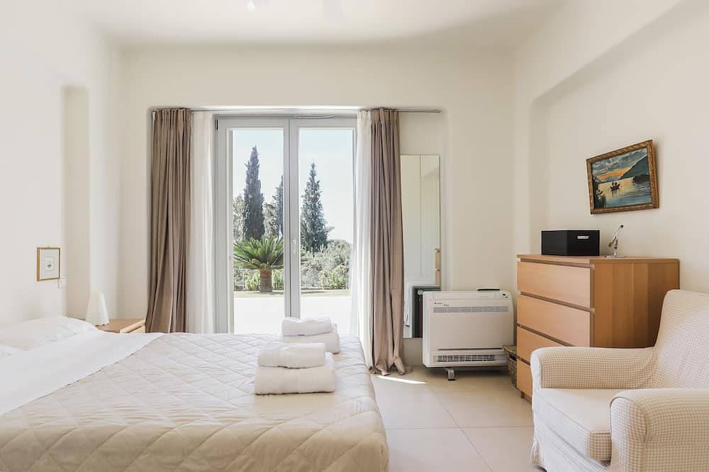 Casa Mai with private pool, up to 10 guests, 1 km. to Perdika, Aegina island in Perdika, Ägina