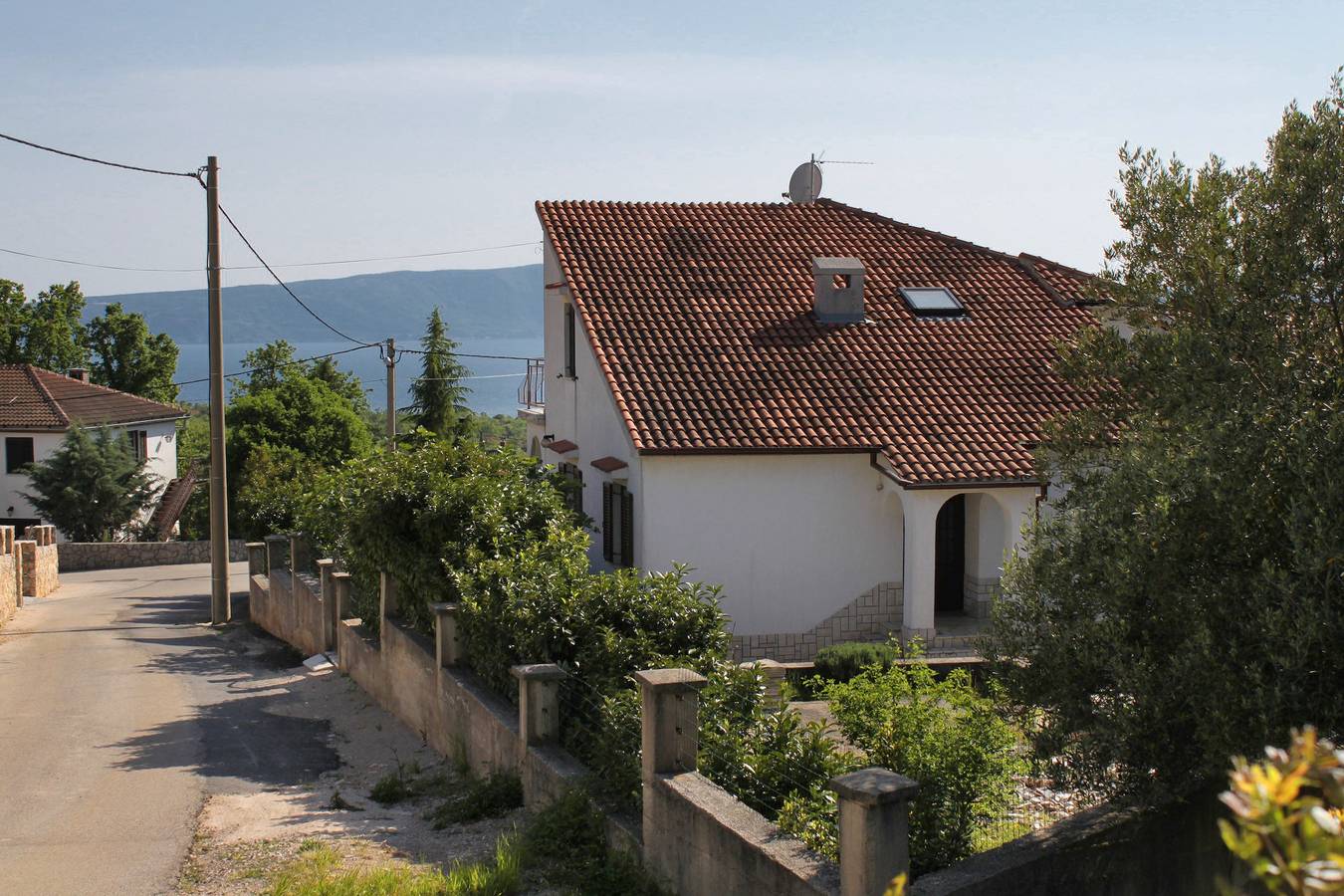 Ganze Wohnung, 1-Zimmer-Ferienwohnung mit Terrasse und Meerblick Pinezici, Krk A-5319-a in Pinezici, Krk