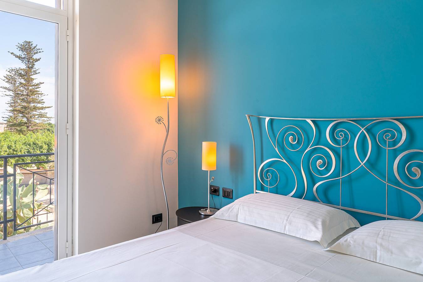 Camera 'Echoes - Tripla con Balcone' con Vista Mare, Wi-Fi e Aria Condizionata in Marzamemi, Pachino