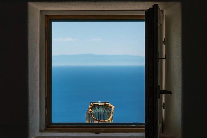 Location de vacances pour 4 personnes, avec Balcon ainsi que Terrasse et Vue à Filicudi - 2