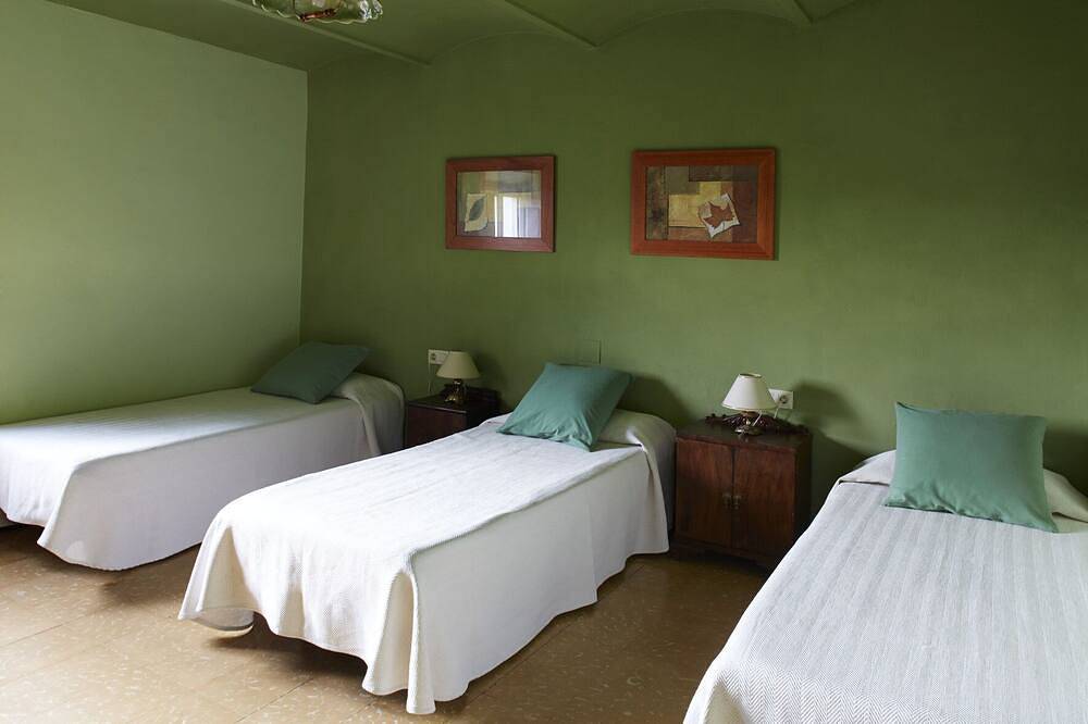 Rural accommodation only for families (Girona, Costa Brava) in Vilamarí, Vilademuls