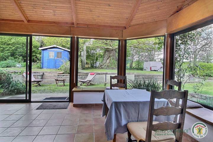 Gîte pour 4 personnes, avec Terrasse ainsi que Jardin et Vue à Pléguien - 4
