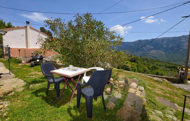 Gîte pour 2 personnes, avec Terrasse à Lozzi