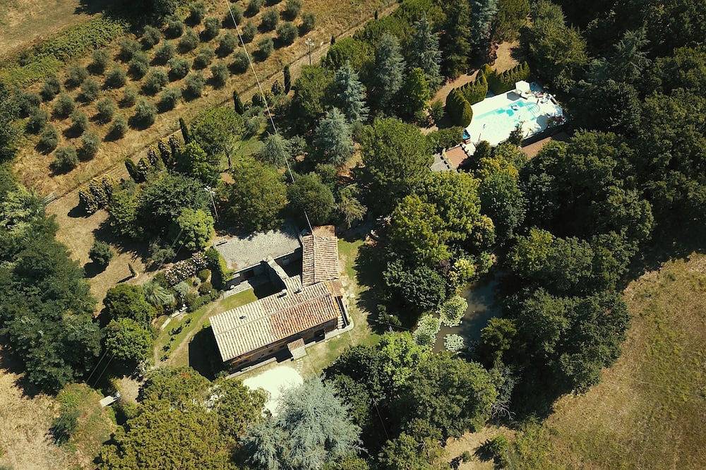 Ancient villa with pool and park in total privacy in Tuoro sul Trasimeno, Lake Trasimeno