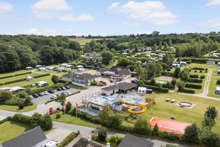 Camping für 4 Personen, mit Terrasse und Garten sowie Pool auf Fünen