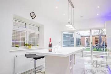 Holiday Rental for 8 People in Southampton, South East England, Photo 3