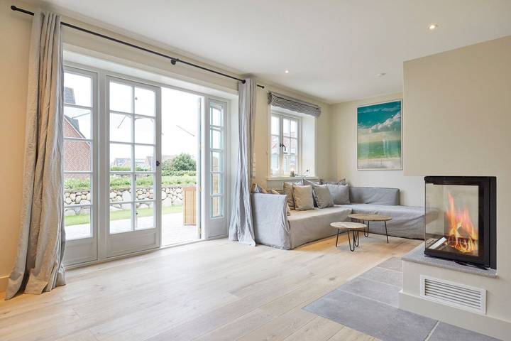 Purer Luxus. Cooles Design. Kuscheliges Haus. Viel (Urlaubs-)Raum. Bohüs. in Wenningstedt, Sylt
