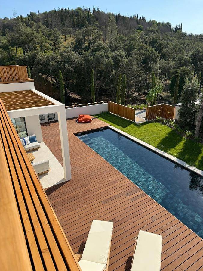 Location de vacances pour 15 personnes, avec Balcon et Terrasse ainsi que Jardin et Piscine à Vivès