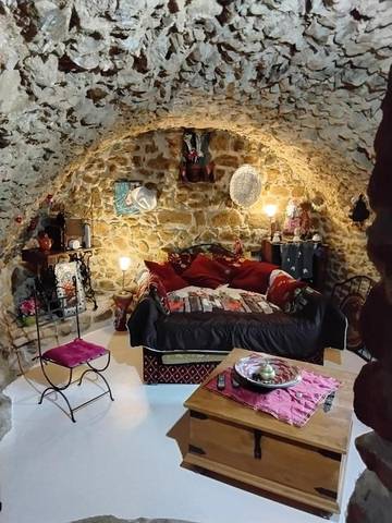 Gîte pour 2 personnes, avec vue ainsi que terrasse et piscine, adapté aux familles dans Privas