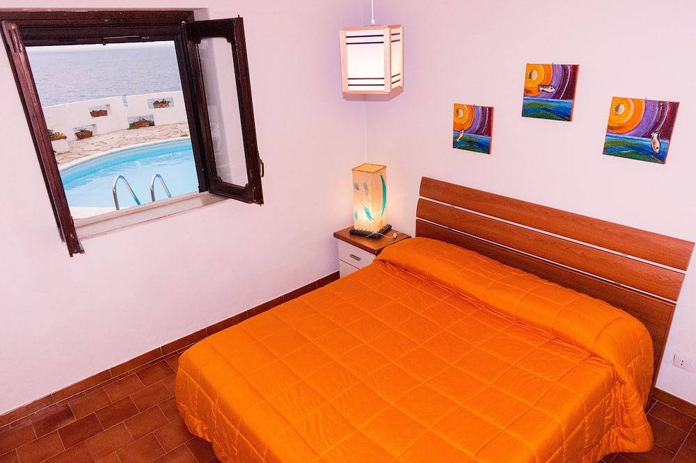 Villa Giuditta, the sea, private pool, stunning views of Mount Etna in Costa Saracena, Augusta (Municipality)