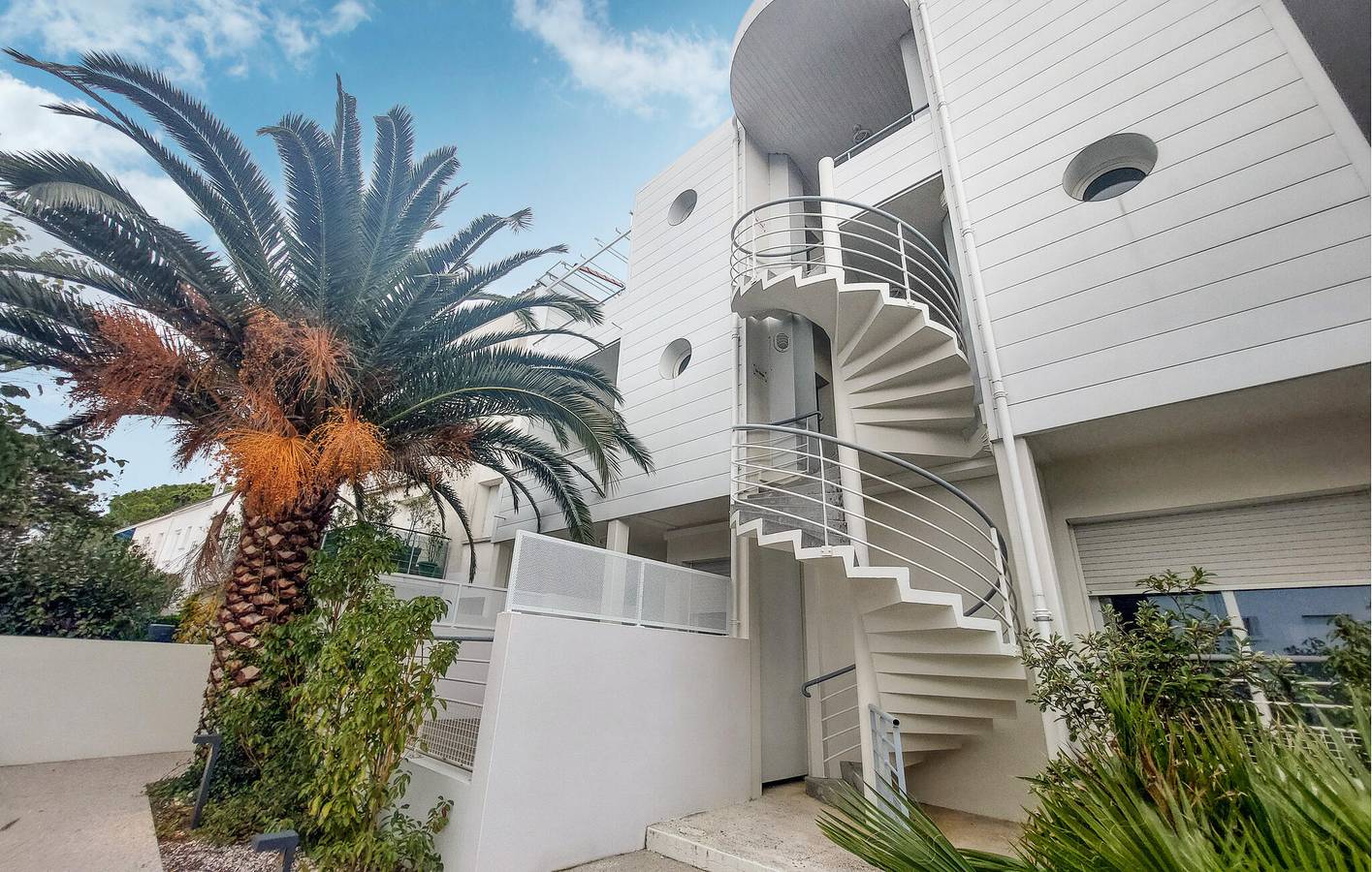 Ganze Ferienwohnung, Appartement am Strand mit Parkplatz, WiFi & TV in Royan, Côte de Beauté