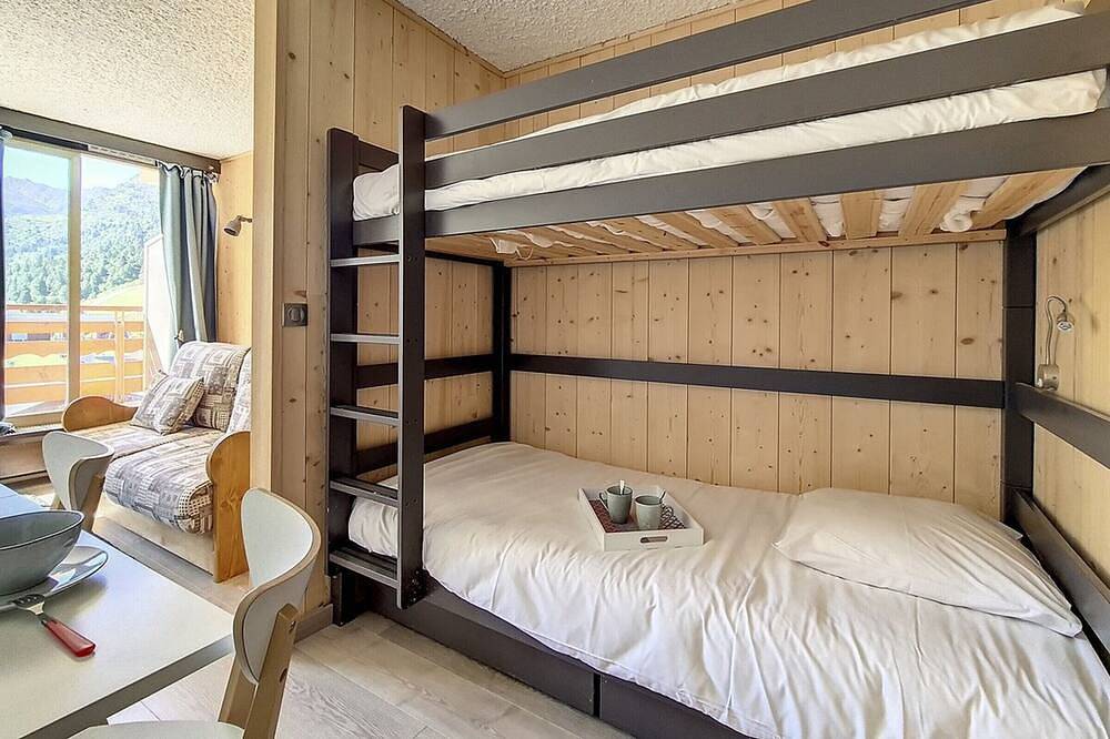 Entire apartment, Spacious renovated studio · Ski-in/ski-out · South-facing balcony in Méribel-Mottaret, Les Allues