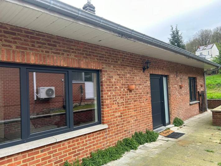 Location de vacances pour 5 personnes, avec jardin ainsi que balcon et vue à Mont-Saint-Guibert