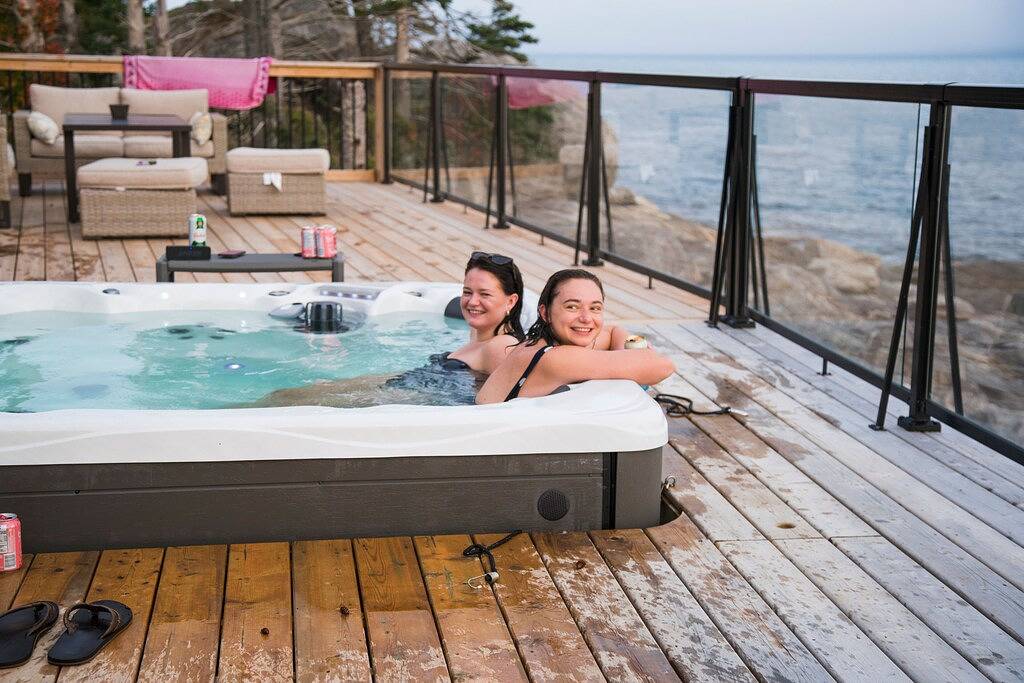 Tiny Ocean Front Retreat in Region of Queens Municipality, Queens County