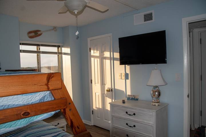 Vacation rental for 7 people, with balcony and pool in Emerald Isle