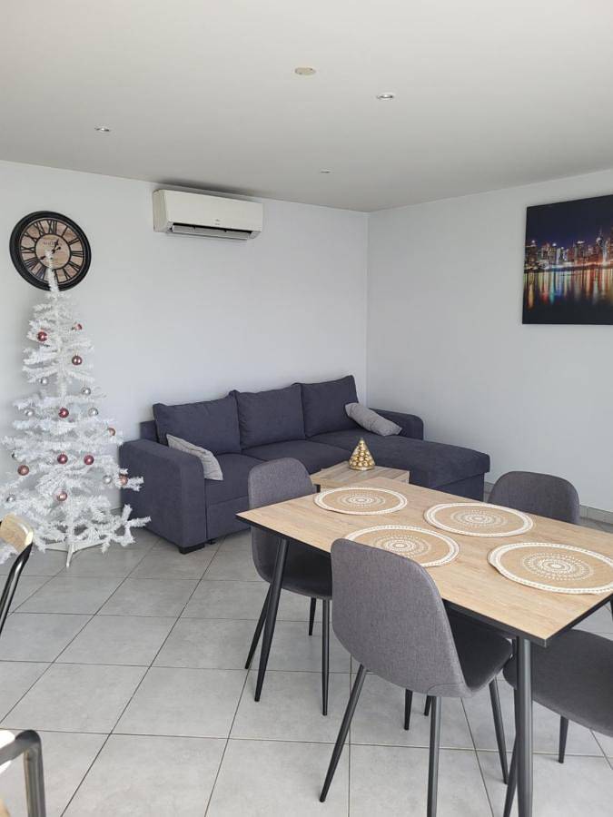 Appartement de vacances pour 5 personnes, avec Terrasse et Jardin à Chassieu