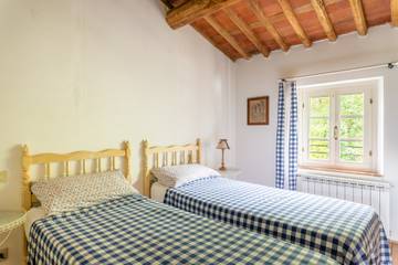 Holiday Rental for 7 People in Lucca, Lucca Province, Photo 4