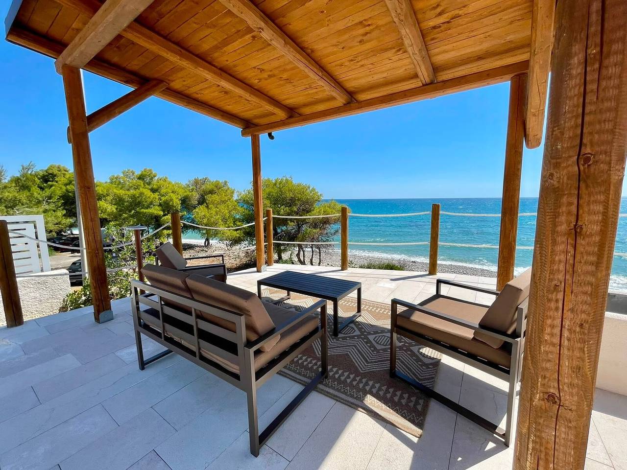 Geheel appartement, Appartement 'Cala Galatea 2' met zeezicht, privéterras en Wi-Fi in Roseto Capo Spulico, Golf van Tarente