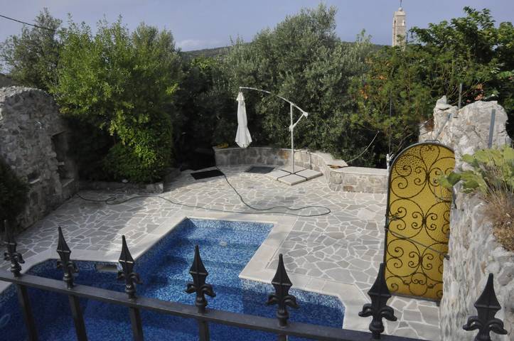 Ferienhaus für 6 Personen, mit Terrasse und Ausblick, mit Haustier in Montenegro - 2