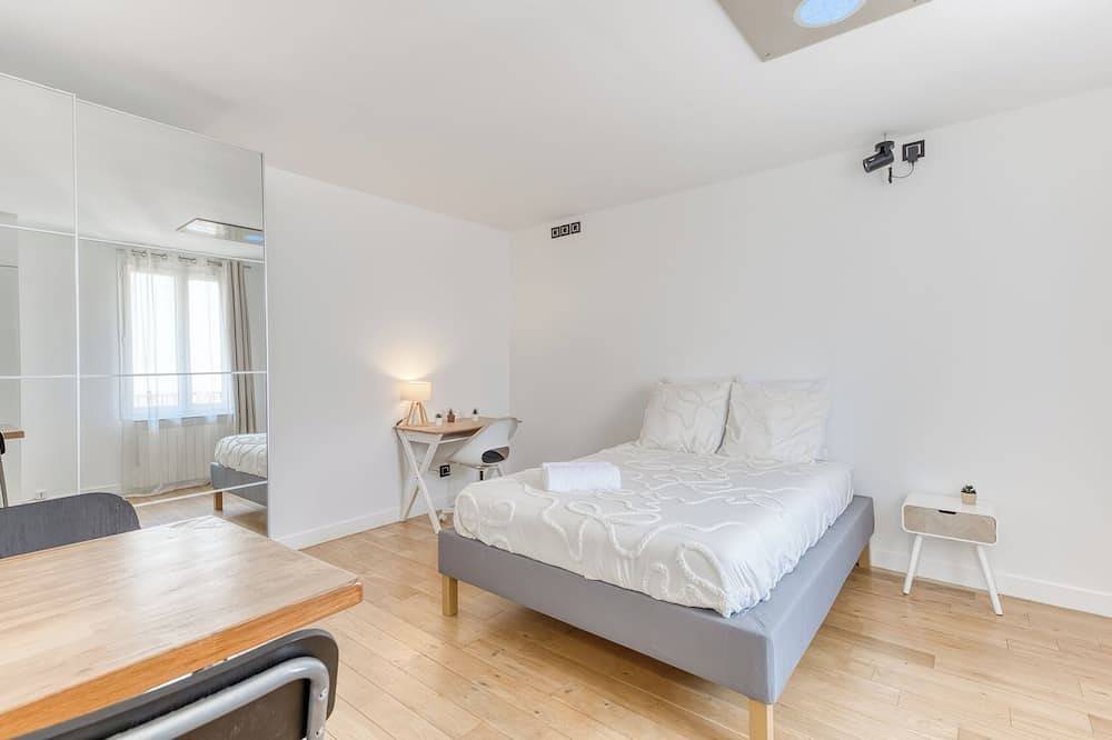 Appartement entier, Studio cosy Vidéoprojecteur et proche Paris in Clichy, Hauts-de-Seine
