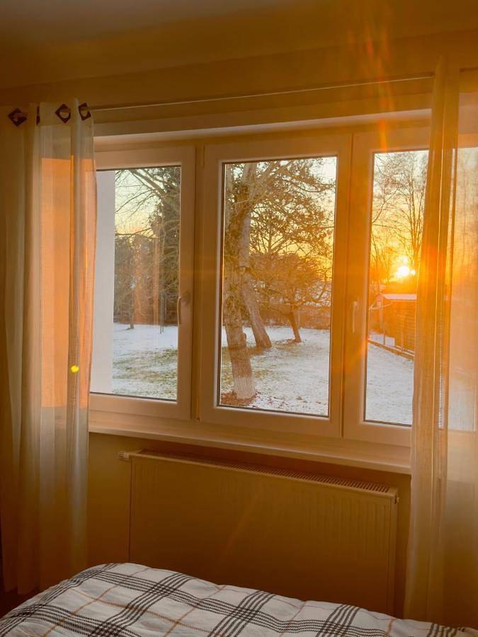 Chambre dhotes vue jardin coucher de soleil a la campagne in Haguenau, Nord de l'Alsace