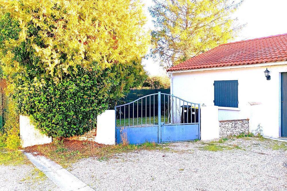 Le Mazet sous le Soleil, Calm and welcoming in Bezouce, Region de Nimes