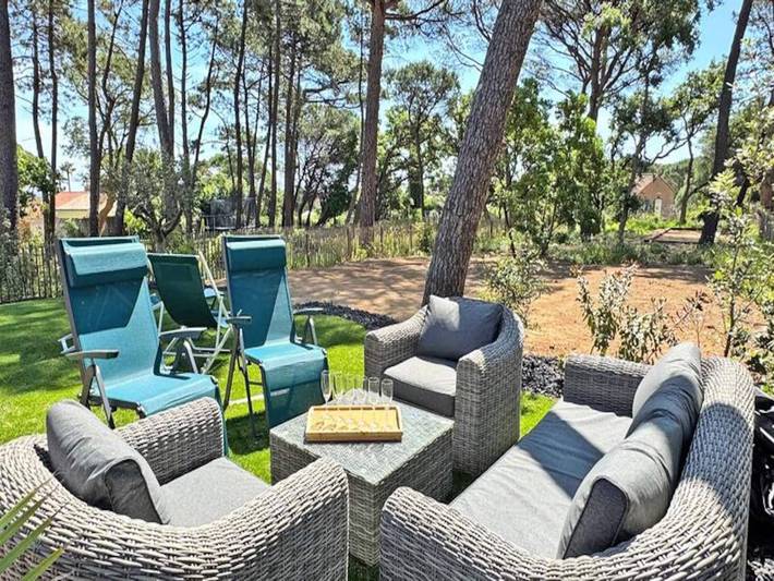 Gîte pour 10 personnes, avec piscine ainsi que terrasse et jardin, animaux acceptés dans Plage de la Nartelle - 4