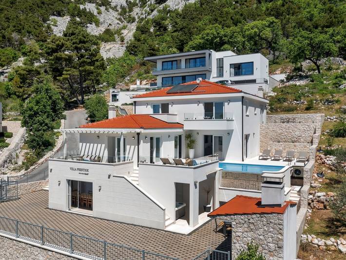 Ferienhaus für 8 Personen, mit Pool und Sauna sowie Balkon und Garten