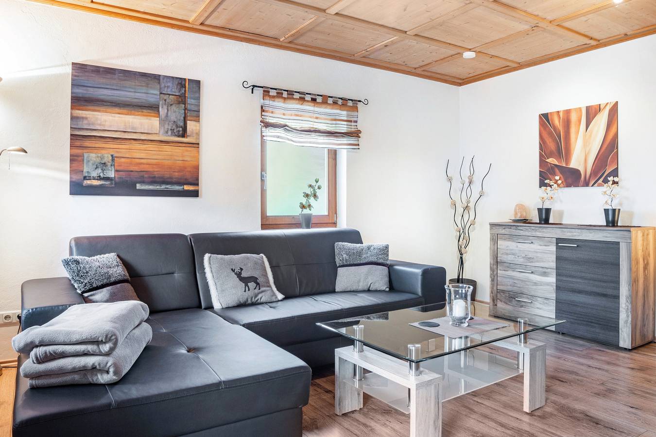Ganze Wohnung, Ferienwohnung 'Echerschwang1' mit Gemeinschaftsgarten, Balkon und Wi-Fi in Bernbeuren, Romantische Straße