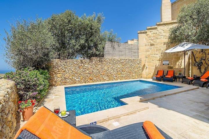 Ferienhaus für 7 Personen, mit Balkon und Garten sowie Pool und Sauna