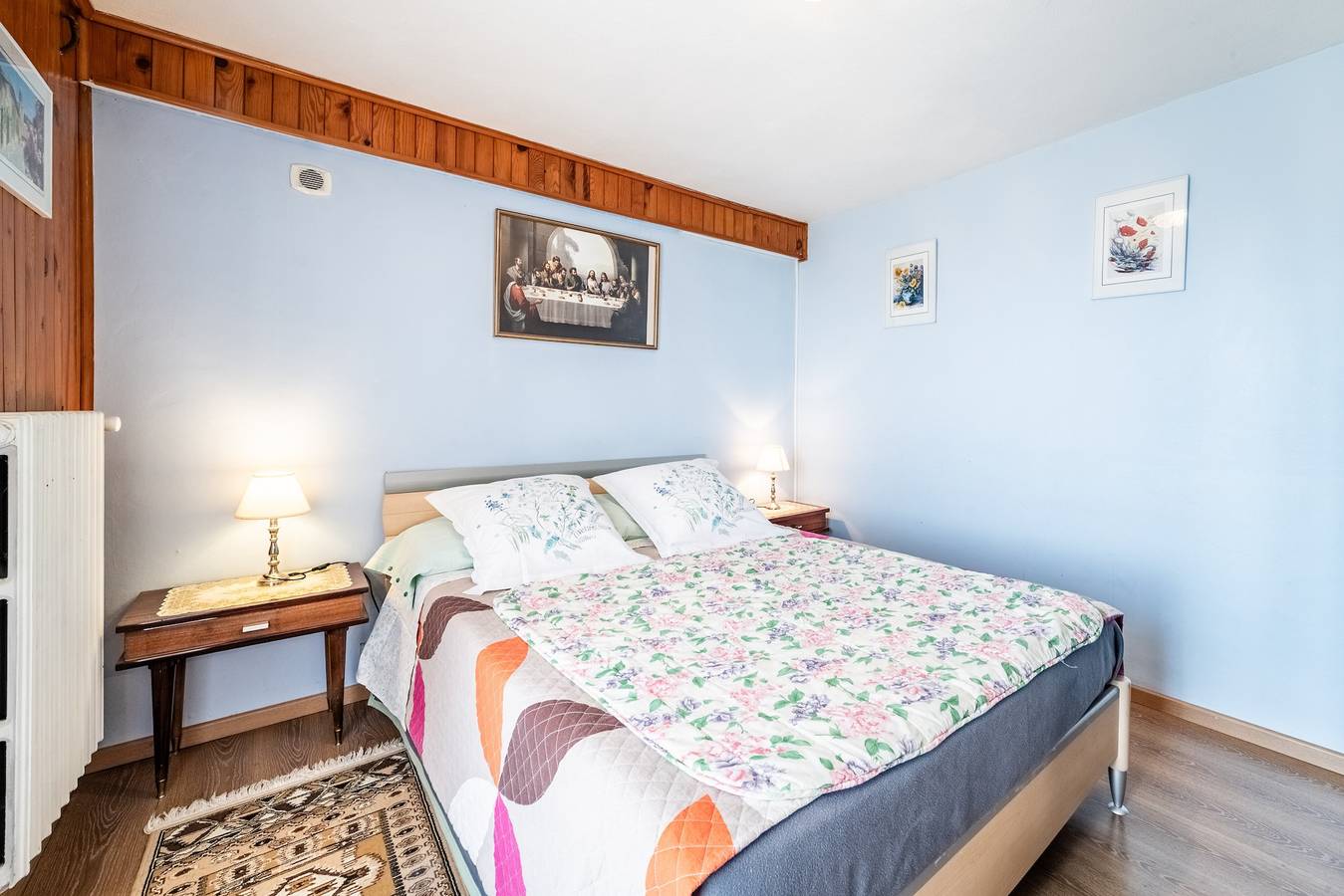 Apartamento entero, Apartamento 'Charmant T2 Avec Vue' con vistas a las montañas, terraza privada y Wi-Fi in Reignier-Ésery, Región de Saint-Julien-en-Genevois
