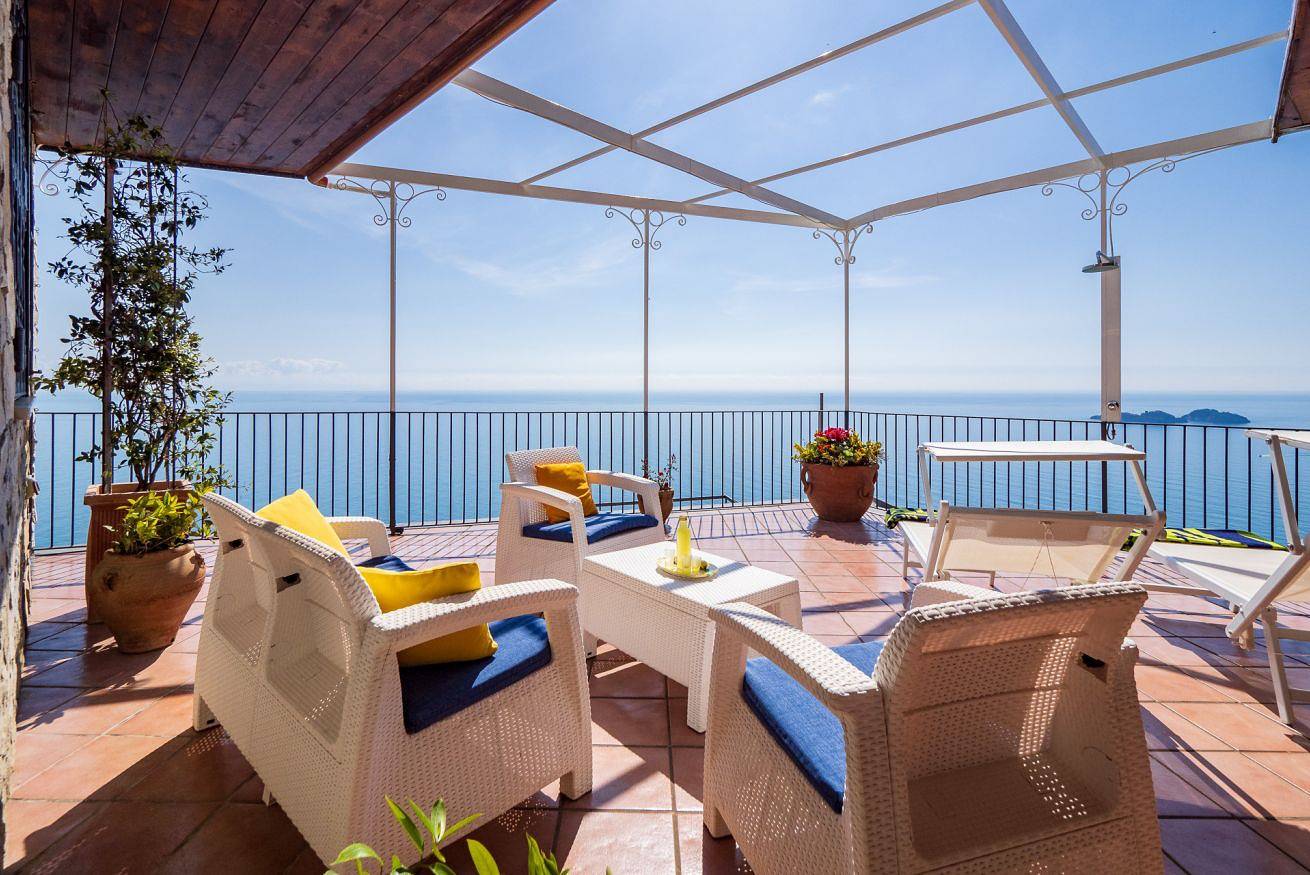 Casa Sara - Breathtaking sea view terrace in Amalfi coast in Vico Equense, Provincia de Nápoles