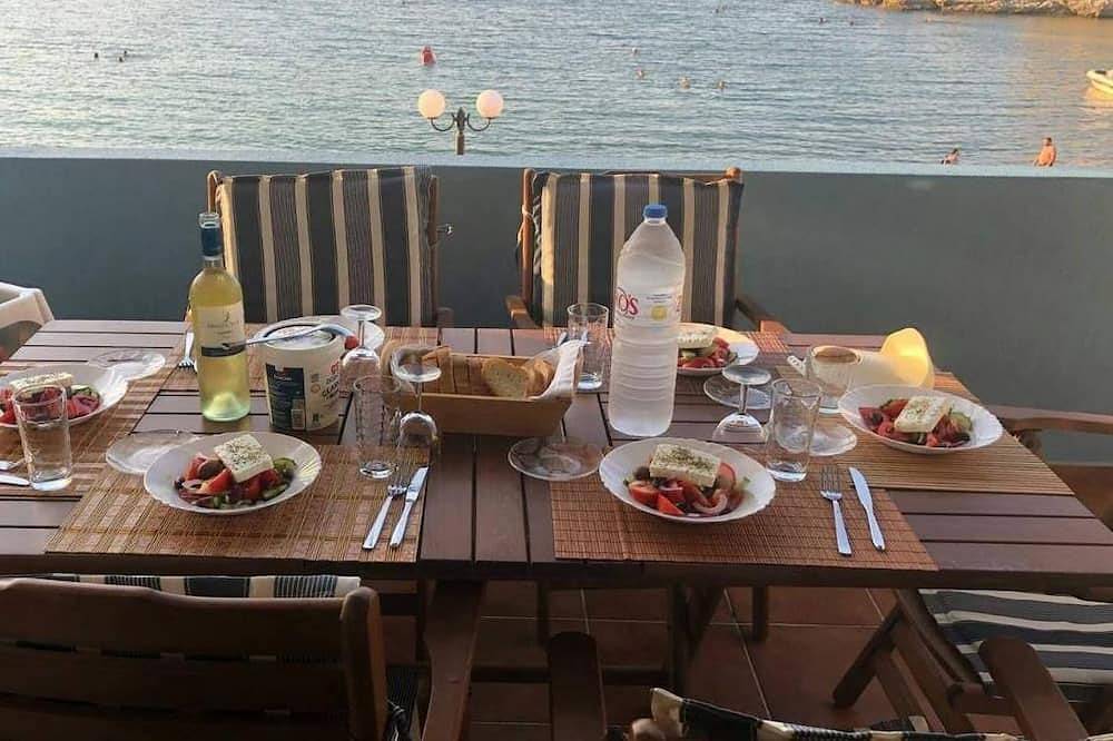 Ganze Wohnung, Traumwohnung in Top-Lage direkt am Strand gelegen, mit wunderschönem Meerblick in Lygaria, Achlada