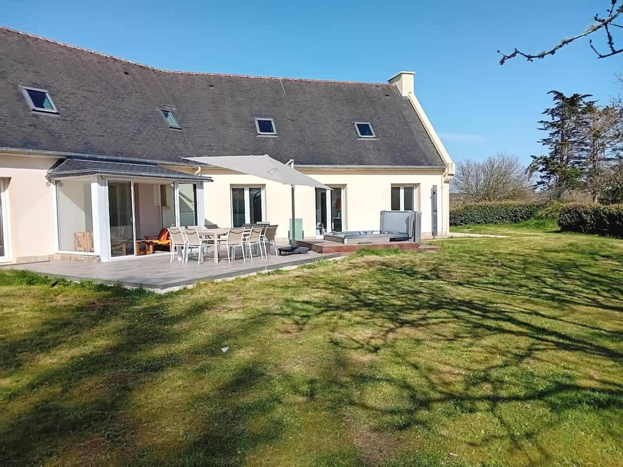 Gran villa tranquila con jacuzzi in Le Conquet, Región de Brest