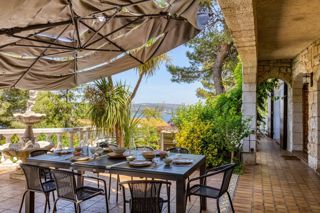 Charmante, rustige vakantievilla nabij zee met uitzicht op het meer, Wi-Fi en airco in Mont Saint-Clair, Sete