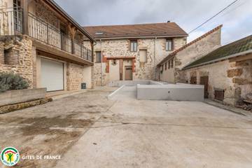 Gîte pour 16 Personnes dans Leuvrigny, Marne, Photo 1