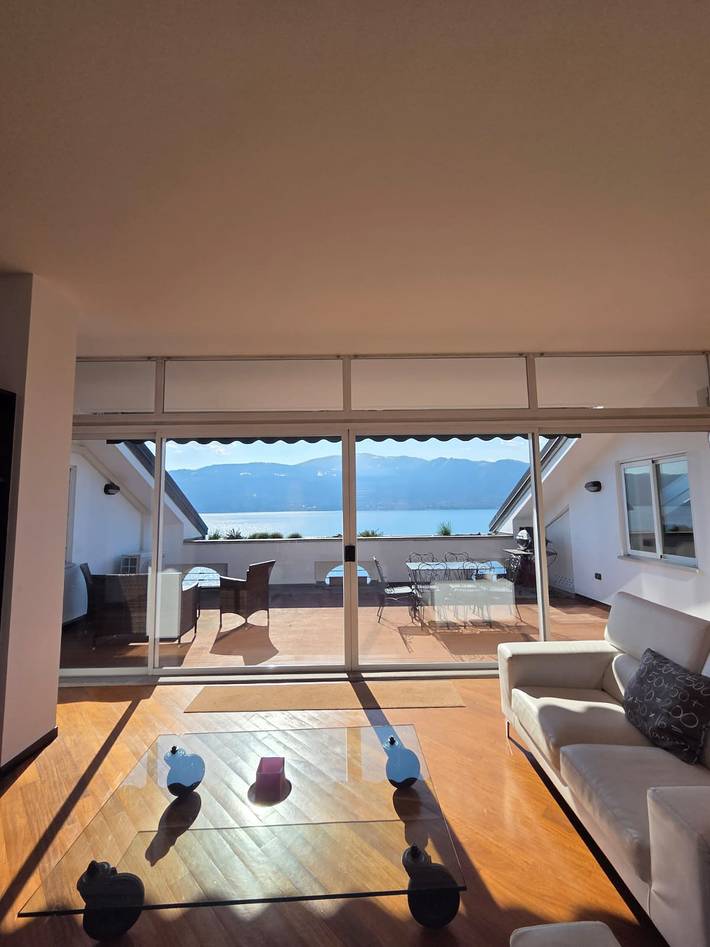 Ferienwohnung für 6 Personen, mit Balkon und Terrasse sowie Seeblick in Pallanza