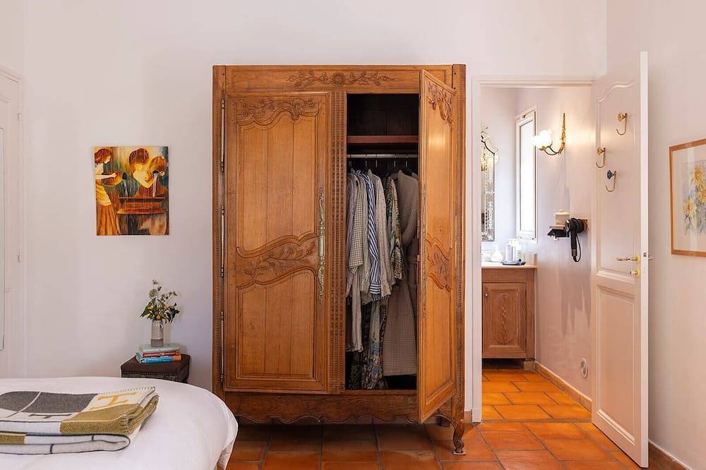 La Pitchoune:  4 bedroom, Ac, Luxury Chef's Kitchen Built by Paul & Julia Child in Châteauneuf-Grasse, Mediterranean Coast (France)