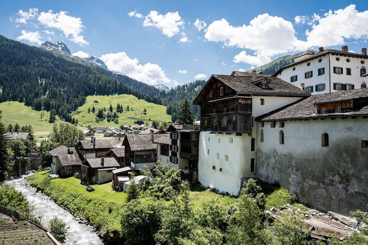 Ganze Ferienwohnung, Historisches Teiler-Haus - 4-Bettwohnung in Splügenpass, Rheinwald