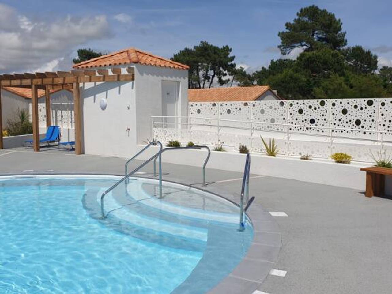 Holiday Home with Pool, Near Beach and Shops in La Tranche-sur-Mer in La Tranche-sur-Mer, Vendée