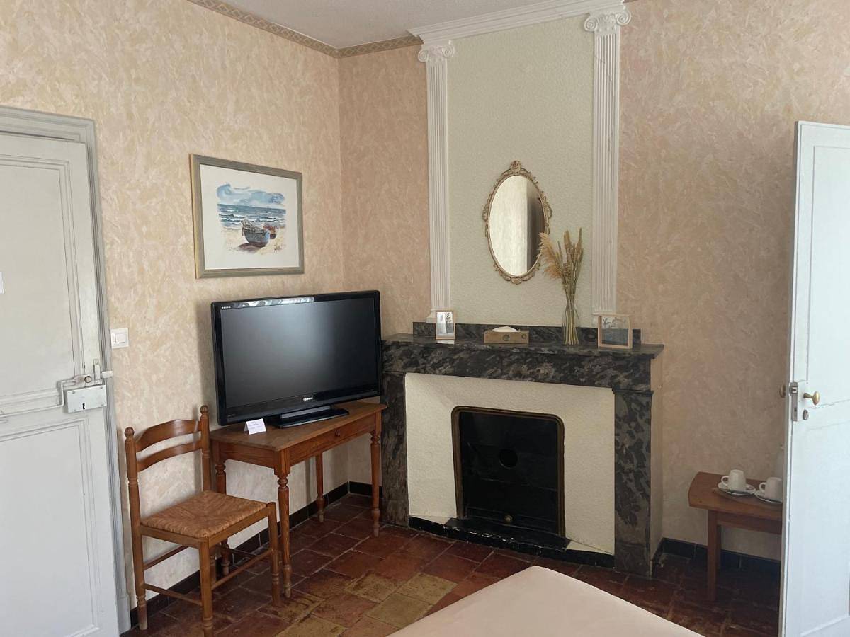 Double Room with Private External Bathroom in Alet-les-Bains, Région de Limoux