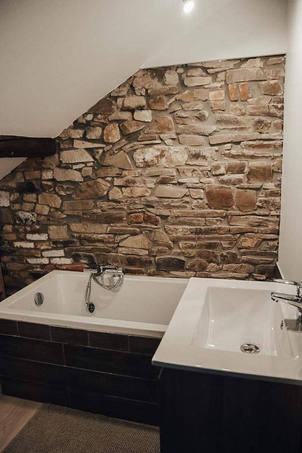 Location de vacances pour 2 personnes, avec jacuzzi ainsi que sauna et balcon à Wéris - 2