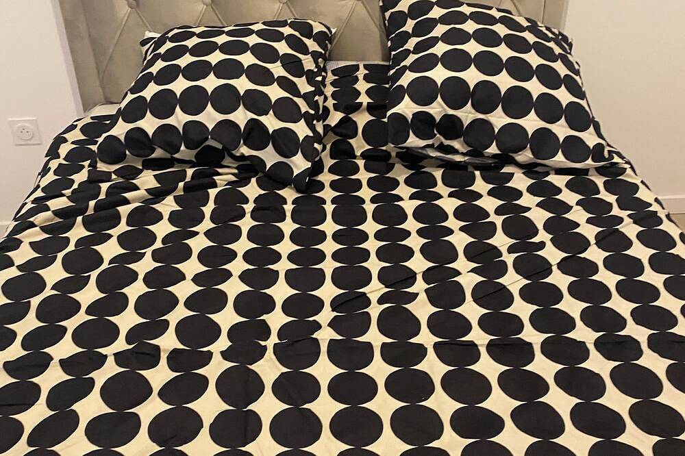 Entire apartment, New apartment with parking. La Défense near Rer and Paris. Rooftop in Nanterre, Hauts-de-Seine