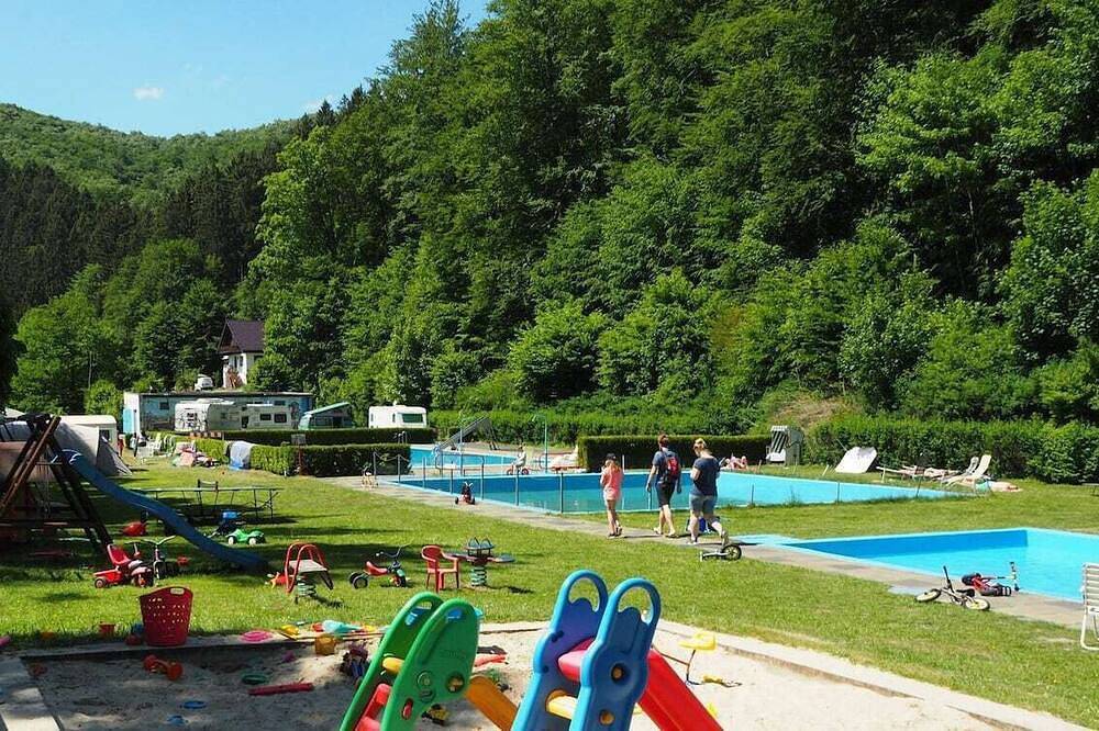 Grand Chalet am Bergflüsschen mit Kickertisch, Sauna & Waldschwimm-bad in Harzvorland
