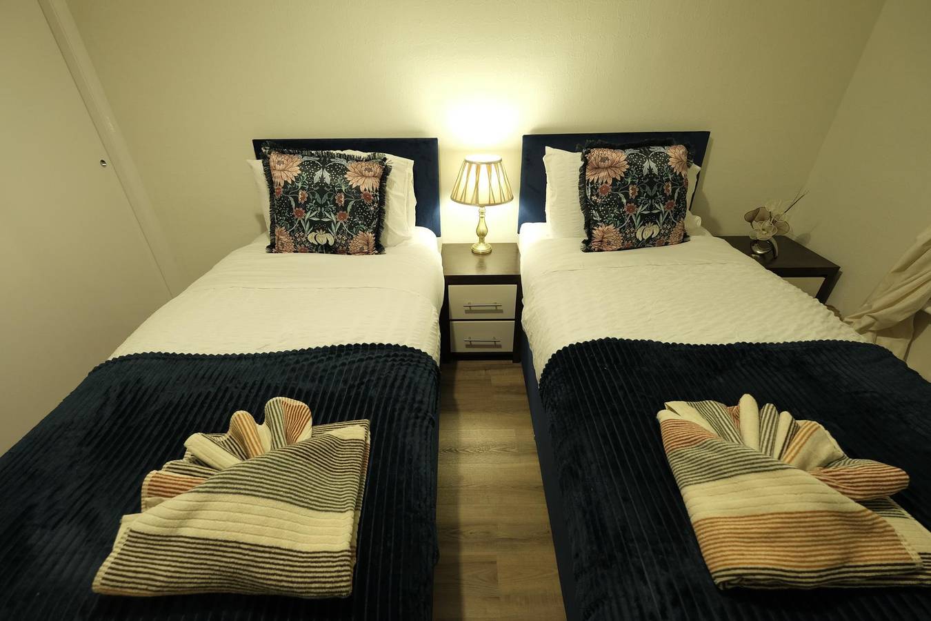 Entire holiday apartment, 2br-beachviews-petfriendly-freeparking in Rhos on Sea, Conwy region