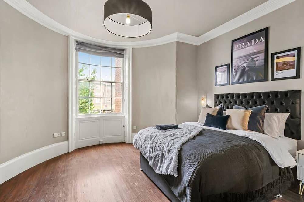 Entire apartment, Luxury Yorkshire Apartment 3 - Parking in Wakefield, West Yorkshire