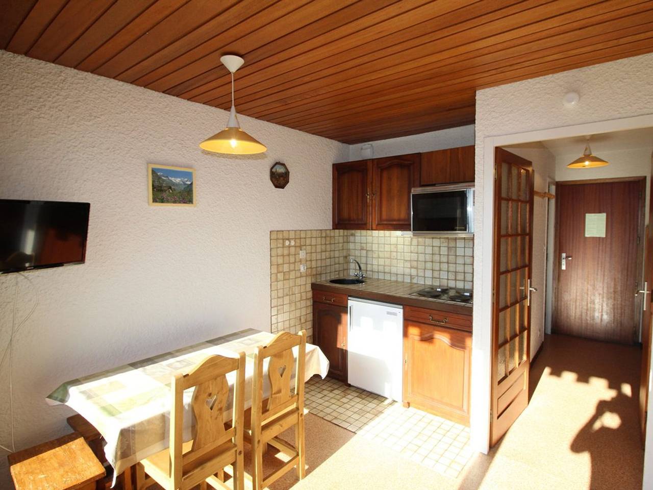 Appartement entier, Studio cabine au pied des pistes avec balcon et parking gratuit, proche commerces - Auris en Oisans in Auris, Parc national des Écrins