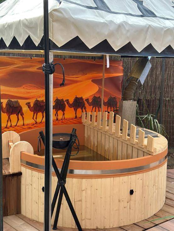 Tente pour 2 personnes, avec jacuzzi et jardin dans le Pas-de-Calais