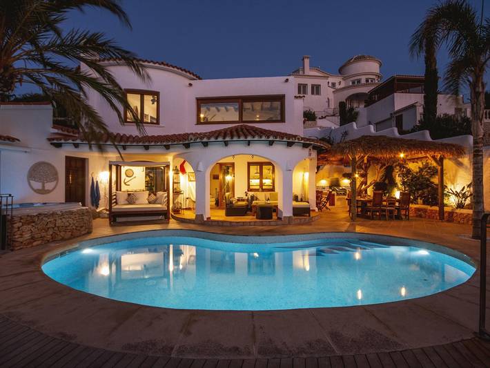 Chalet para 4 personas, con jacuzzi y jardín, Se admiten mascotas en Marina Alta