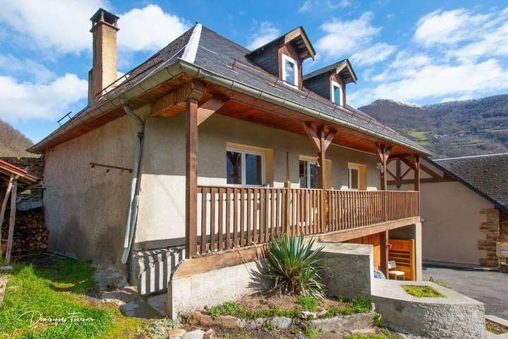 Gîte pour 4 personnes, avec balcon à Moustajon